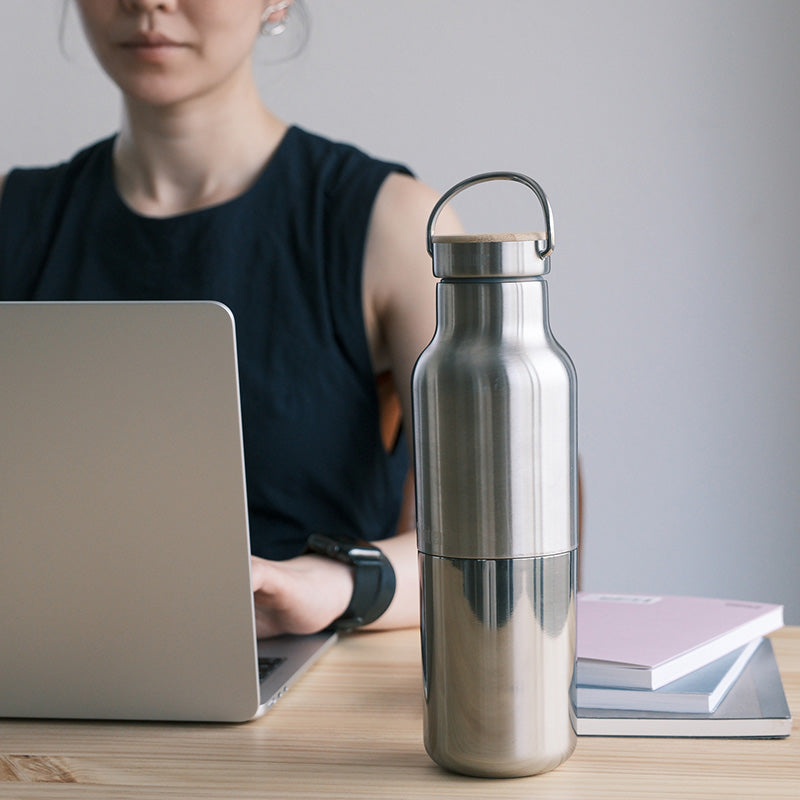20oz-rise-reflect-with-bamboo-cap-c2 20oz_rise_reflect_desk_laptop_square.jpg