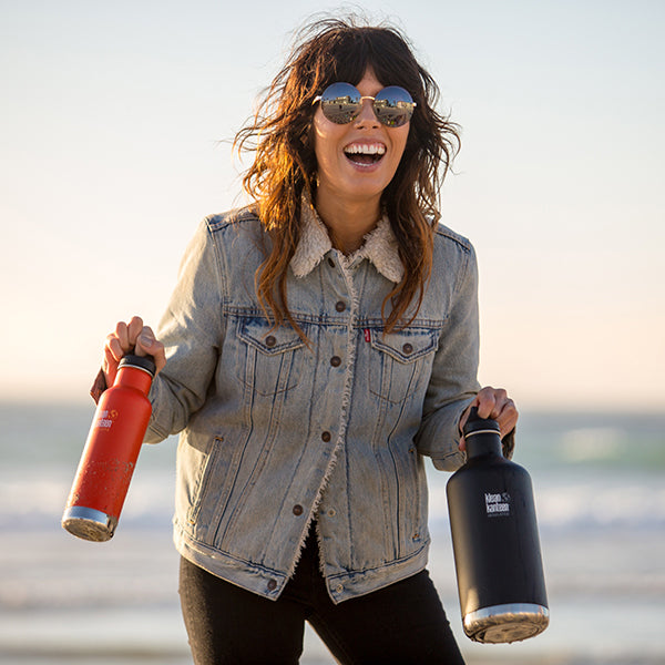 64oz-classic-with-loop-cap-z5 64oz_insulated_classic_black_beach_smile_square.jpg