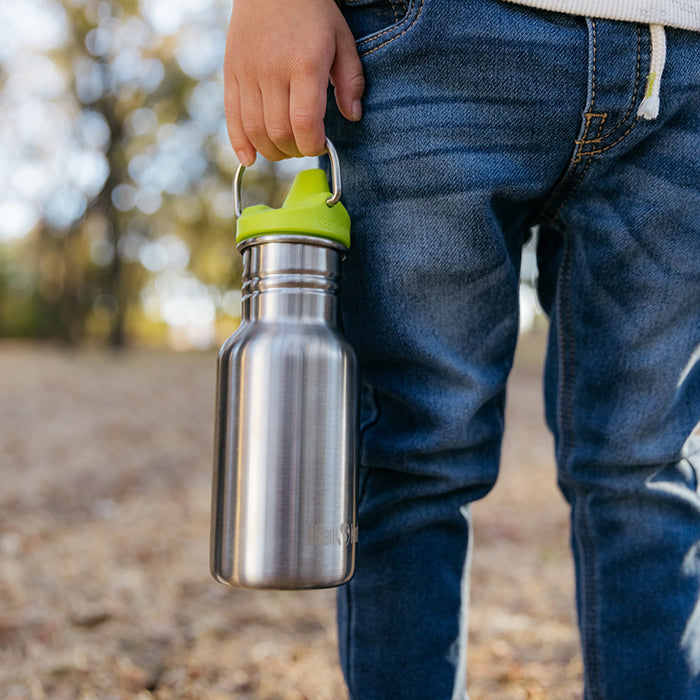 classic-kid-sippy-cap-m8 K12CNSIPPY-BS-kids_sippy_bottle_carry_lifestyle_f9e24b84-a0ae-465d-aad5-3c60c5592b7d.jpg