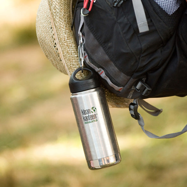 steel-s-biner-3-e5 carabiner_steel_bottle_backpack_lifestyle_dd4fef2d-f5d2-4f32-ac05-c706bd6b518e.jpg