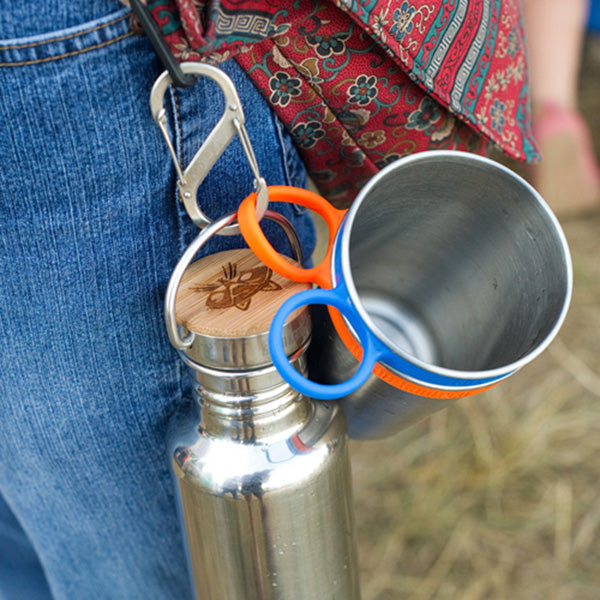 steel-s-biner-3-e5 carabiner_steel_clip_bottle_lifestyle_f9a2dad1-cd06-4894-b3ff-13476b2b5a87.jpg