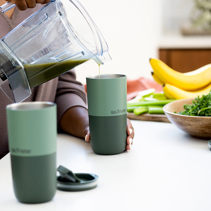 smoothie-set-b7 smoothie_kit_rise_tumbler_smoothie_pour.jpg